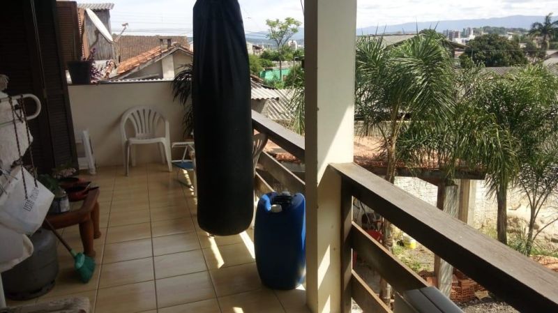 Casa com 5 quartos, 3 banheiros e 180m² à venda no bairro Petropolis, Taquara