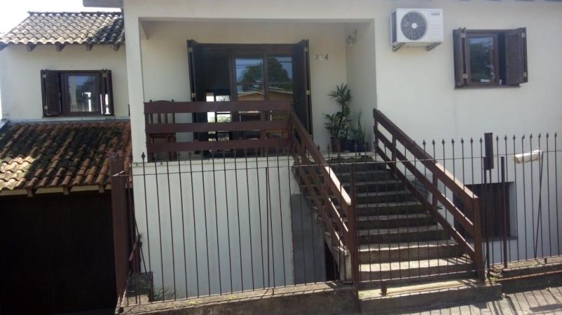 Casa com 5 quartos, 3 banheiros e 180m² à venda no bairro Petropolis, Taquara