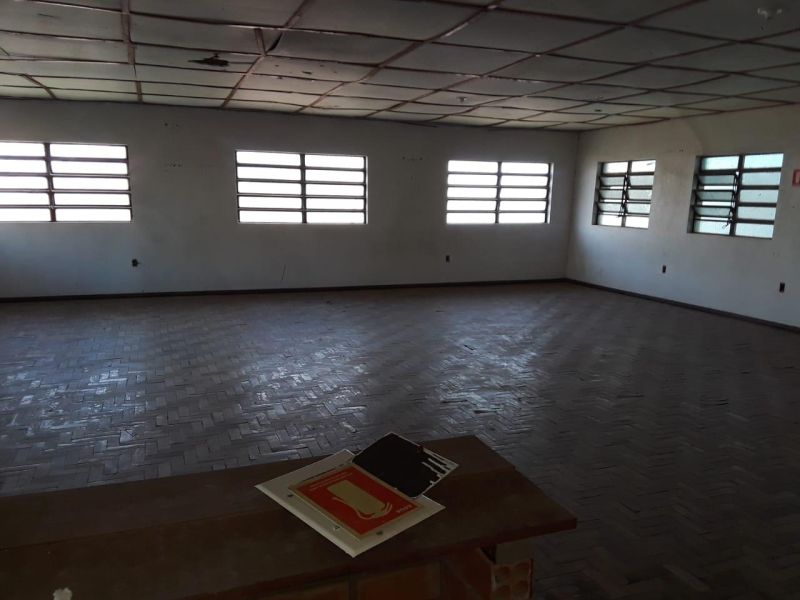Prédio com 16 quartos, 5 banheiros e 520m² à venda no bairro Petropolis, Taquara