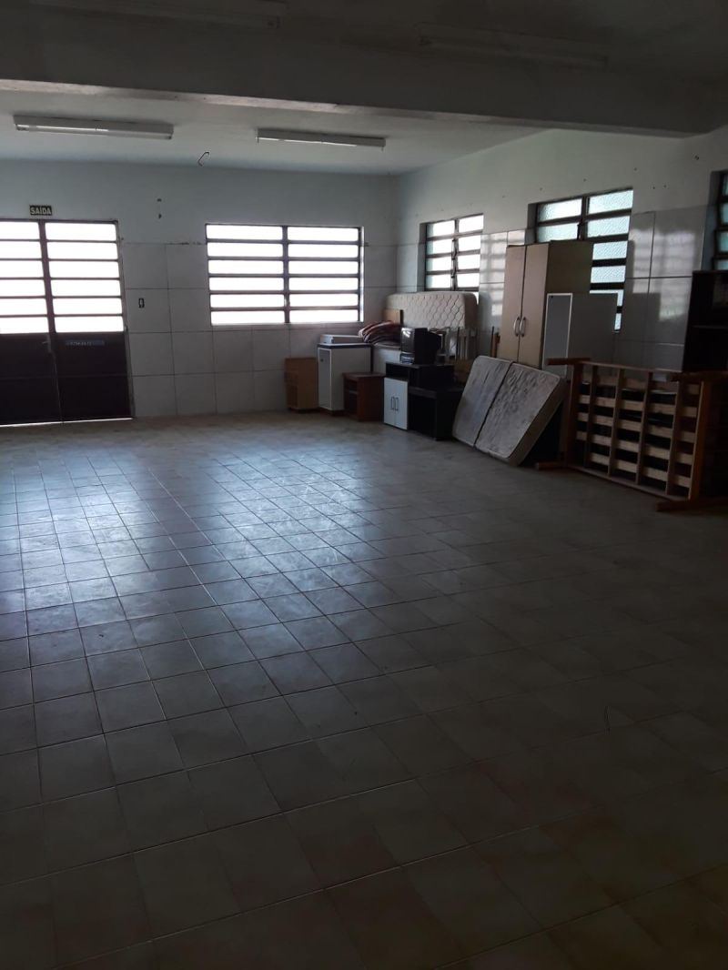 Prédio com 16 quartos, 5 banheiros e 520m² à venda no bairro Petropolis, Taquara