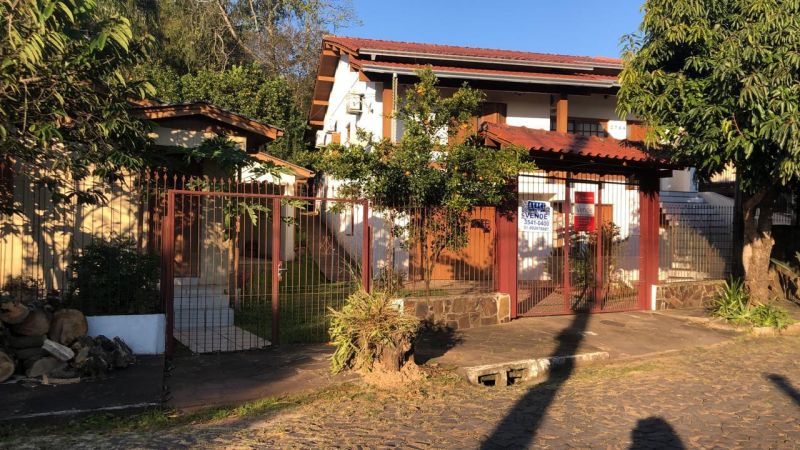 Casa com 4 quartos, 2 banheiros e 143m² à venda no bairro Petropolis, Taquara