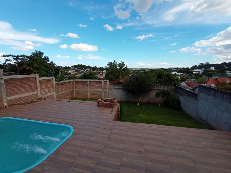 Casa com 2 quartos, 3 banheiros e 165m² à venda no bairro Petropolis, Taquara