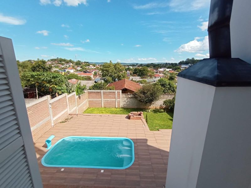 Casa com 2 quartos, 3 banheiros e 165m² à venda no bairro Petropolis, Taquara