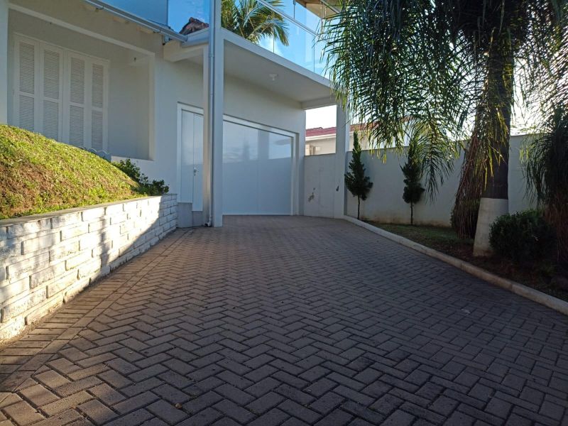 Casa com 2 quartos, 3 banheiros e 165m² à venda no bairro Petropolis, Taquara