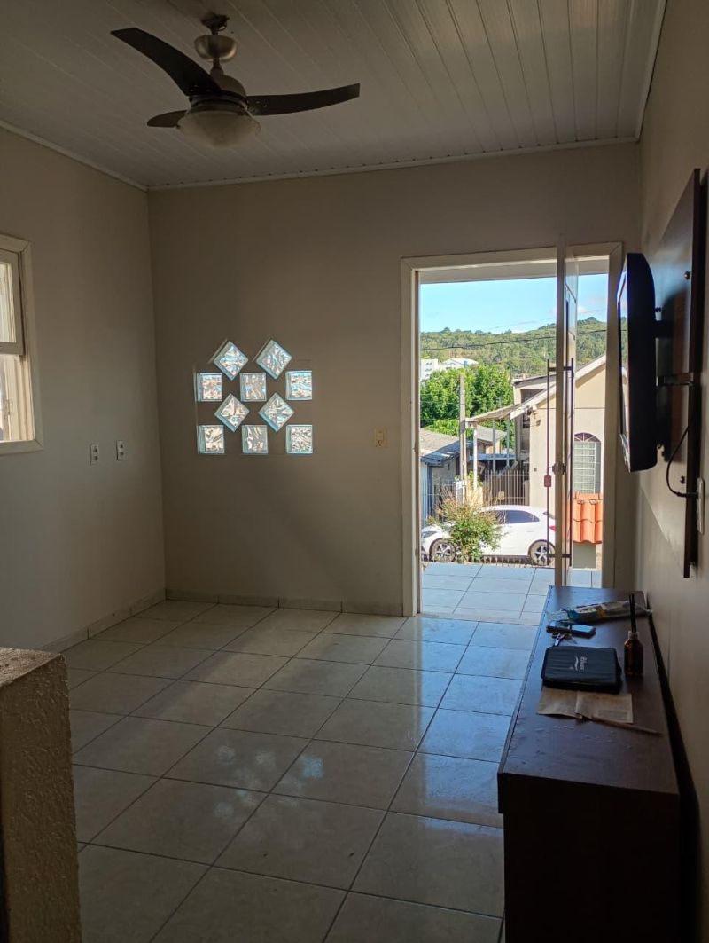 Casa com 2 quartos, 1 banheiro e 131m² à venda no bairro Guaruja, Parobe