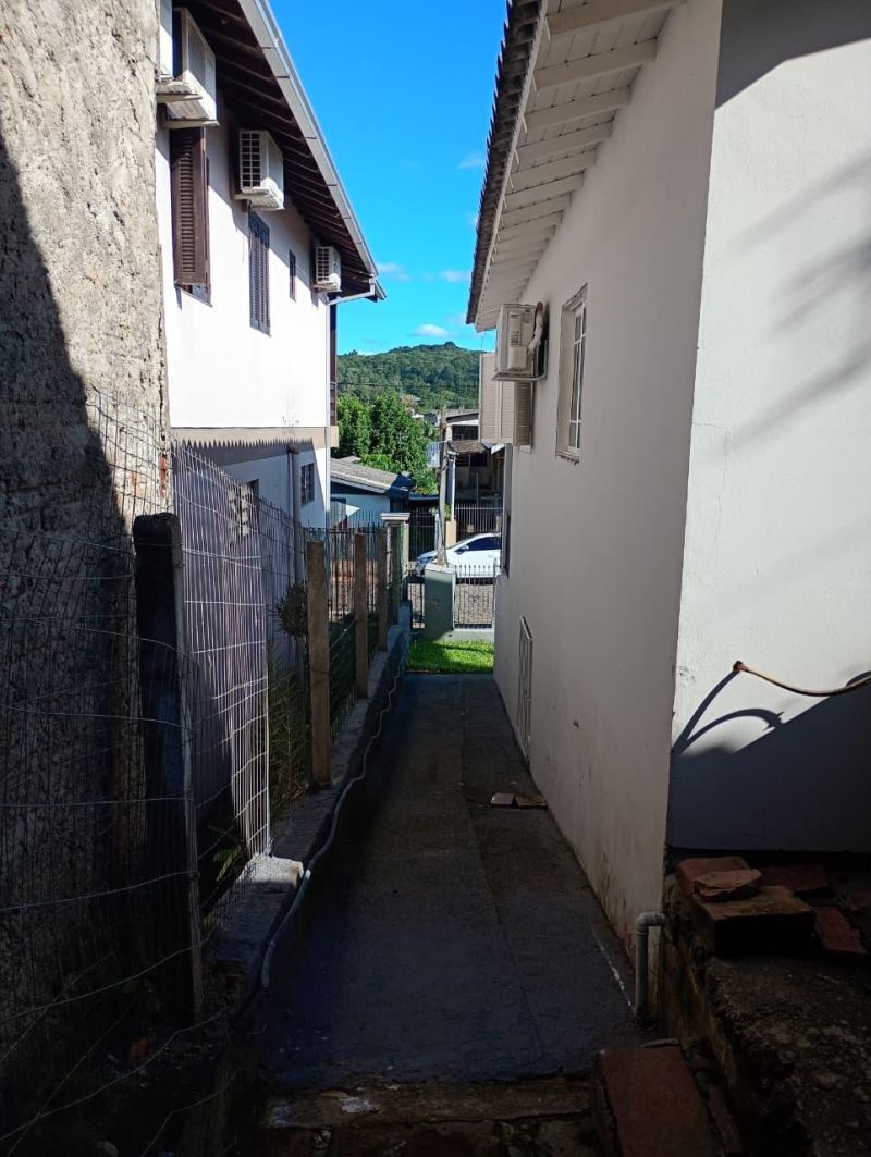 Casa com 2 quartos, 1 banheiro e 131m² à venda no bairro Guaruja, Parobe
