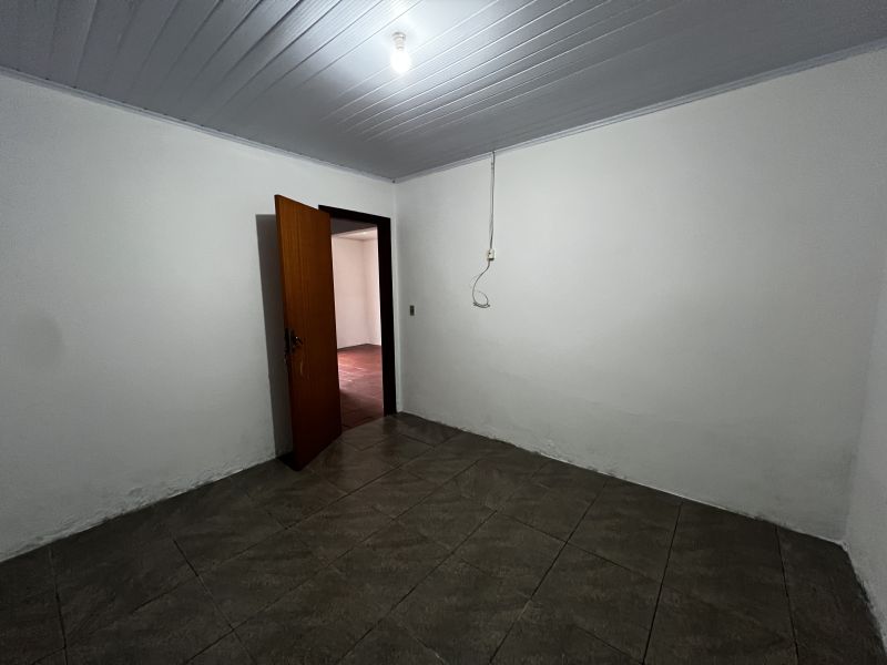 Casa com 2 quartos e 1 banheiro para alugar no bairro Santa Terezinha, Taquara