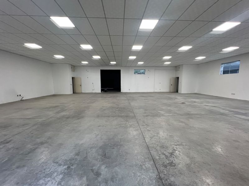 Prédio com 380m² para alugar no bairro Centro, Taquara