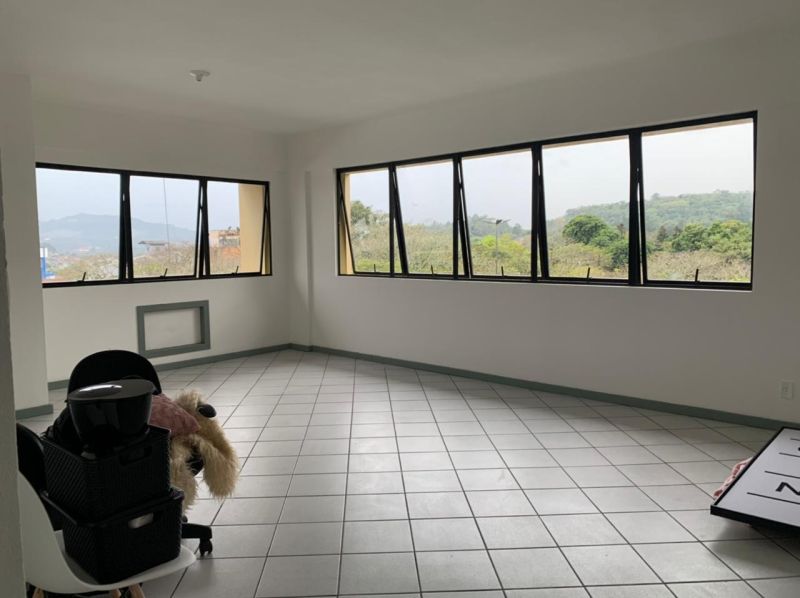 Sala Superior com 1 banheiro e 38m² para alugar no bairro Centro, Parobe