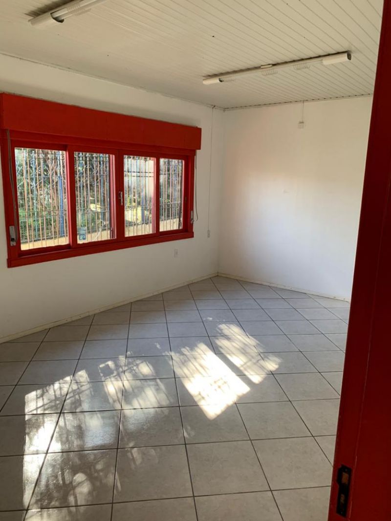 Casa com 1 banheiro para alugar no bairro Centro, Parobe