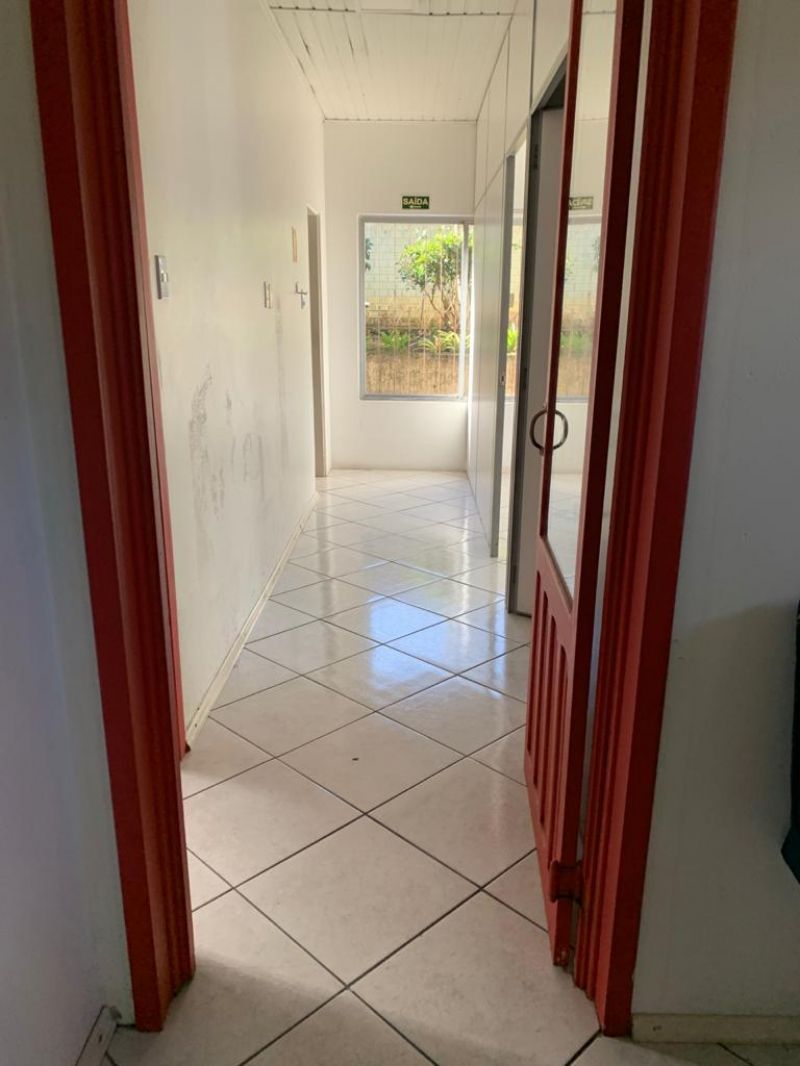 Casa com 1 banheiro para alugar no bairro Centro, Parobe