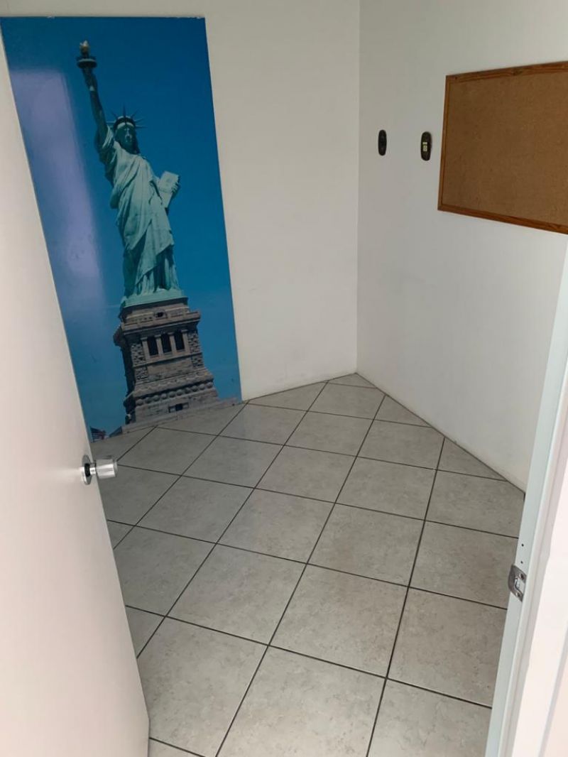 Casa com 1 banheiro para alugar no bairro Centro, Parobe