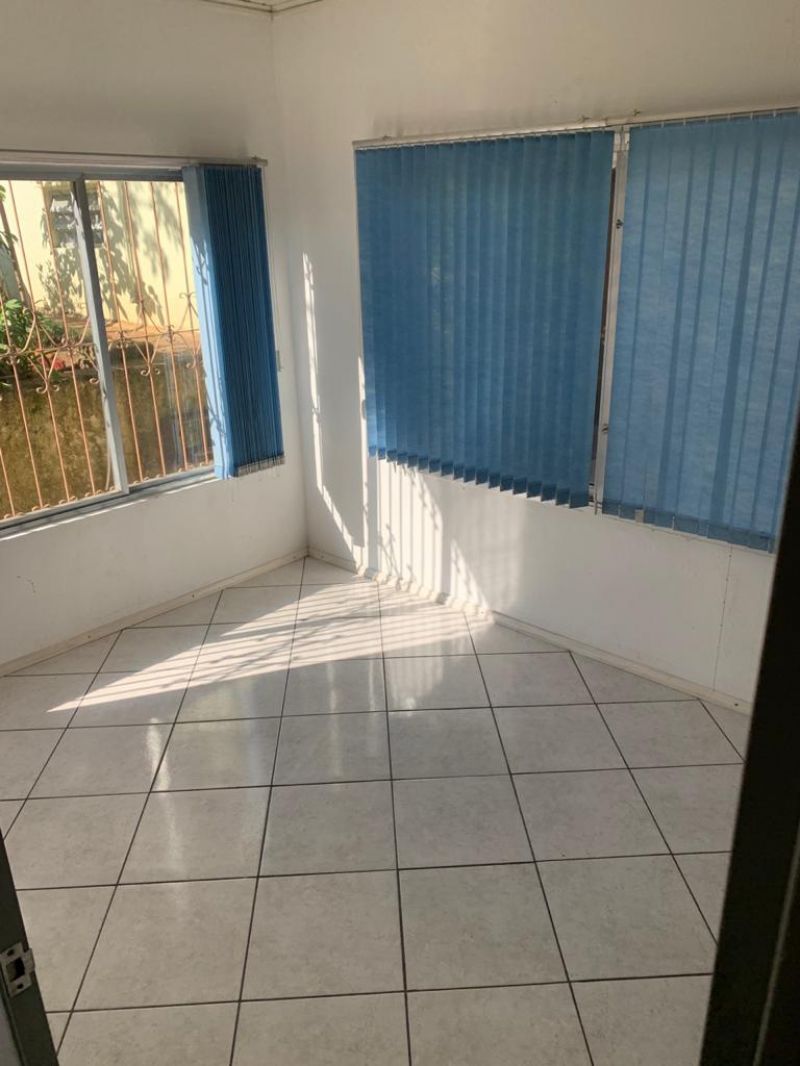 Casa com 1 banheiro para alugar no bairro Centro, Parobe