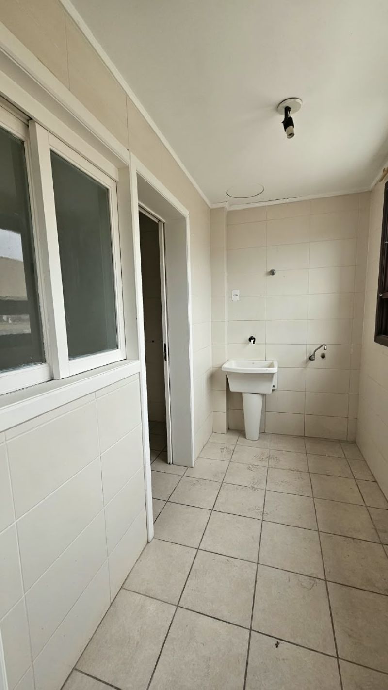 Apartamento com 4 quartos para alugar no bairro Centro, Taquara