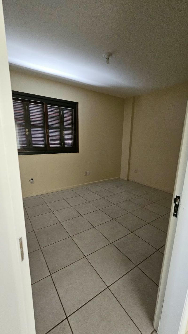Apartamento com 4 quartos para alugar no bairro Centro, Taquara