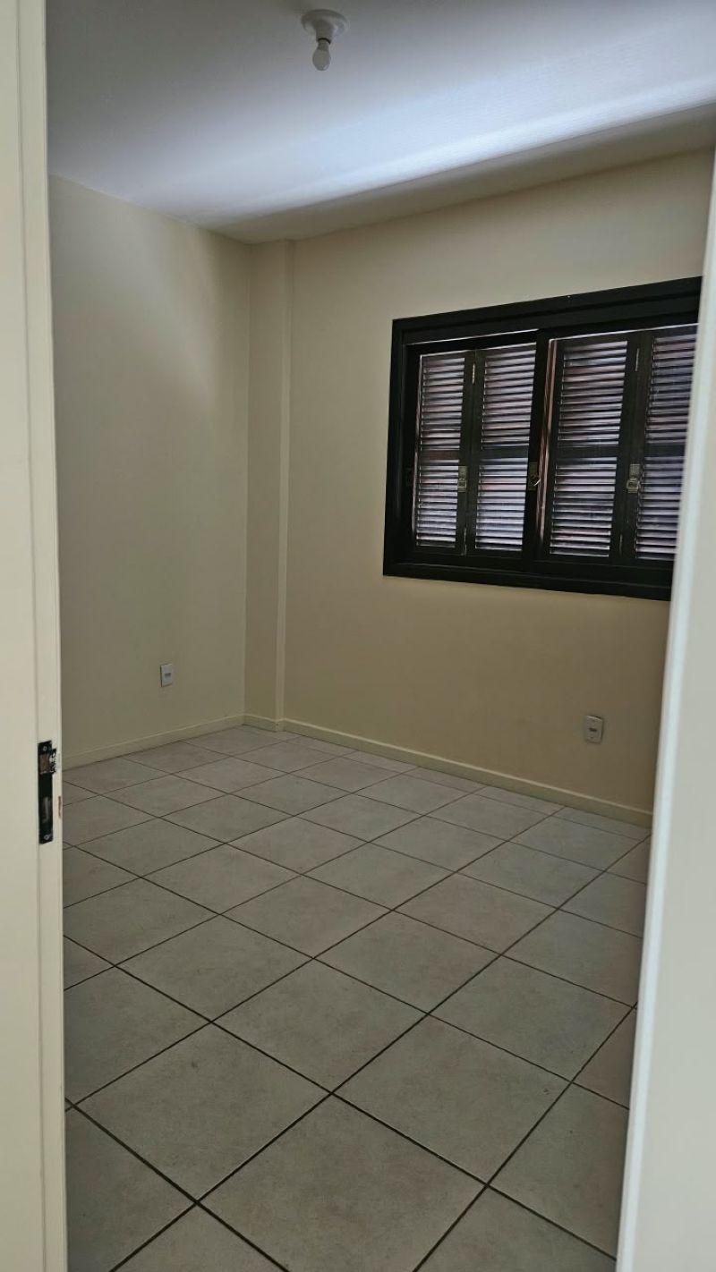 Apartamento com 4 quartos para alugar no bairro Centro, Taquara