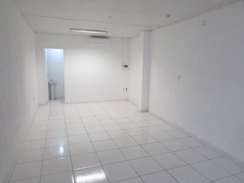 Sala com 1 banheiro para alugar no bairro Centro, Taquara