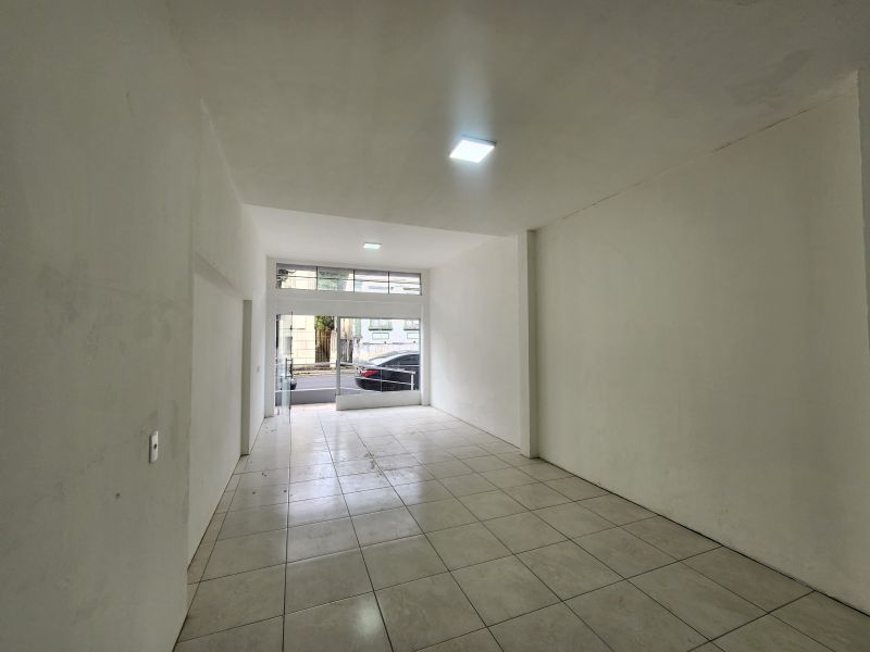 Sala com 1 banheiro para alugar no bairro Centro, Taquara
