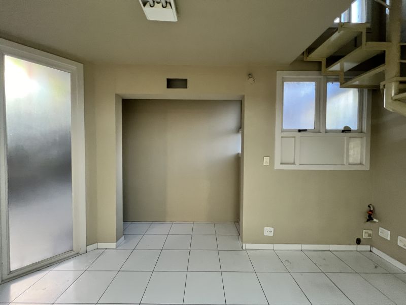 Sala com 1 banheiro para alugar no bairro Centro, Taquara