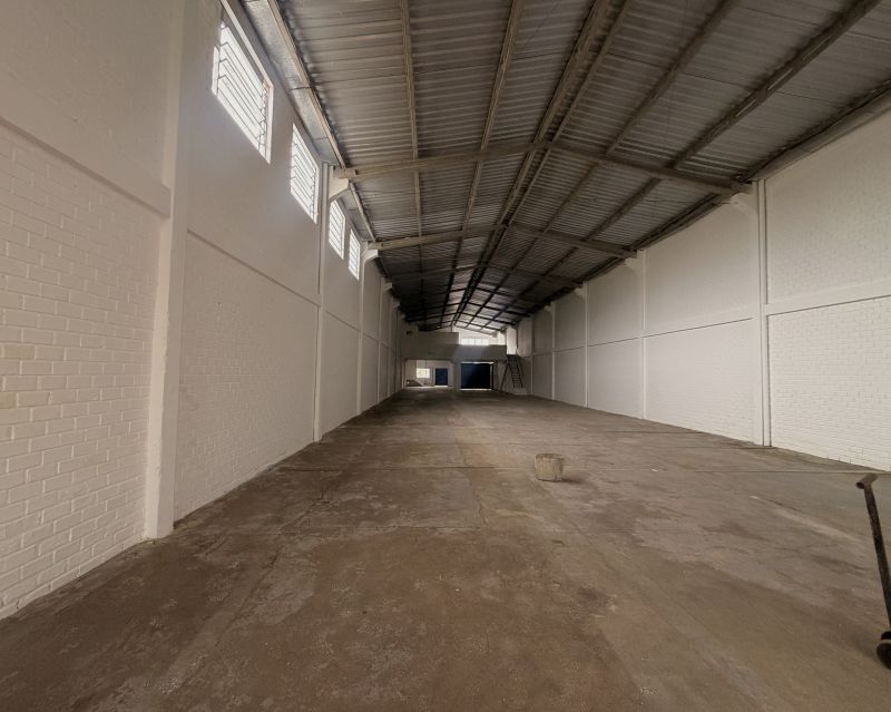 Prédio com 1 banheiro para alugar no bairro Recreio, Taquara