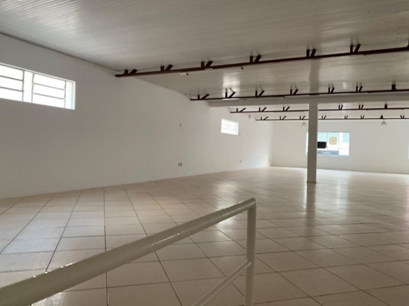 Sala Superior com 600m² para alugar no bairro Centro, Parobe