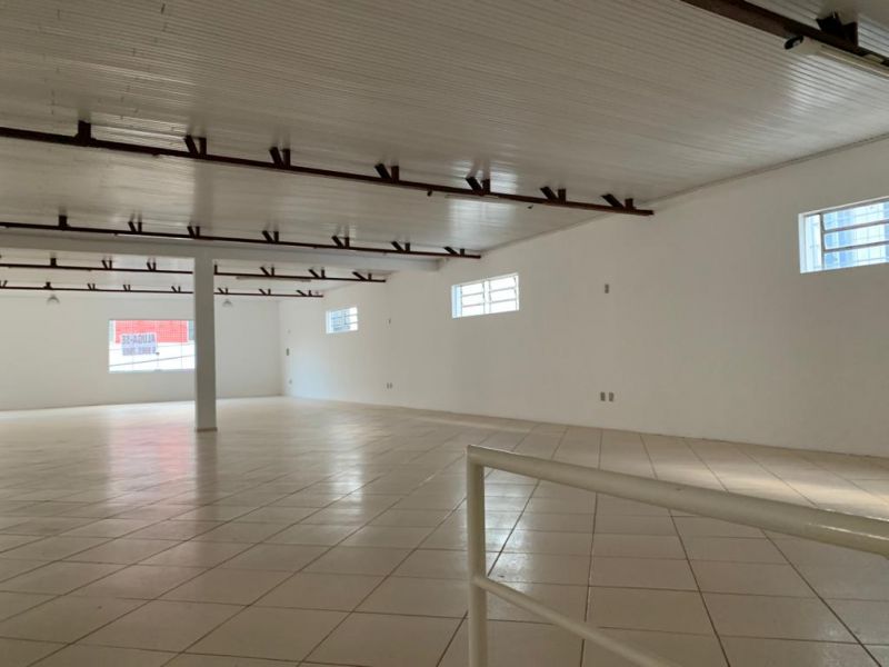 Sala Superior com 600m² para alugar no bairro Centro, Parobe