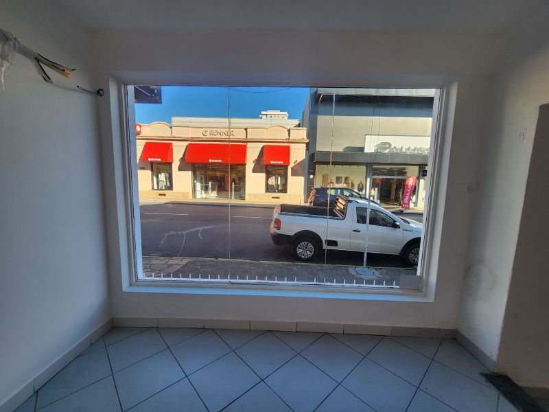 Sala com 1 banheiro para alugar no bairro Centro, Taquara
