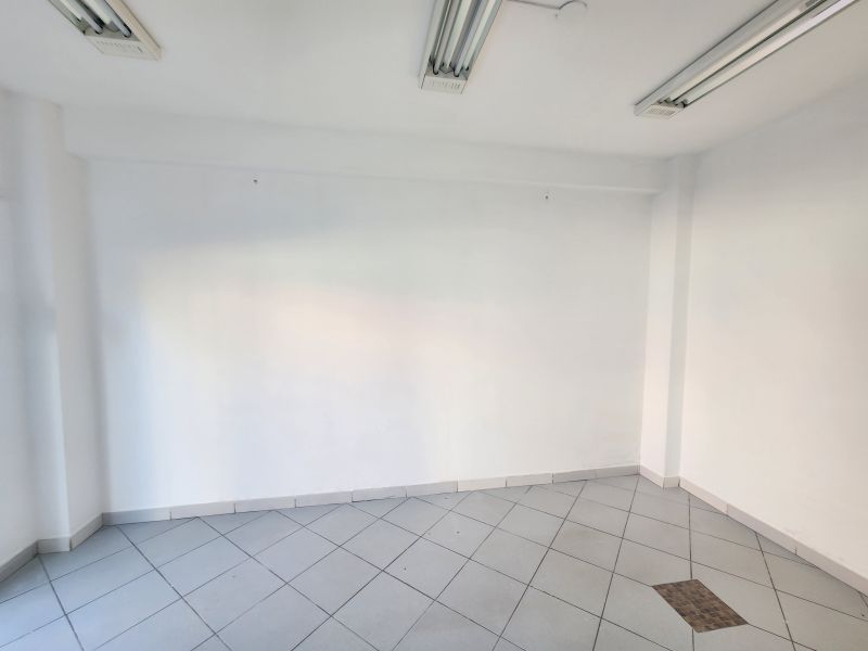 Sala com 1 banheiro para alugar no bairro Centro, Taquara