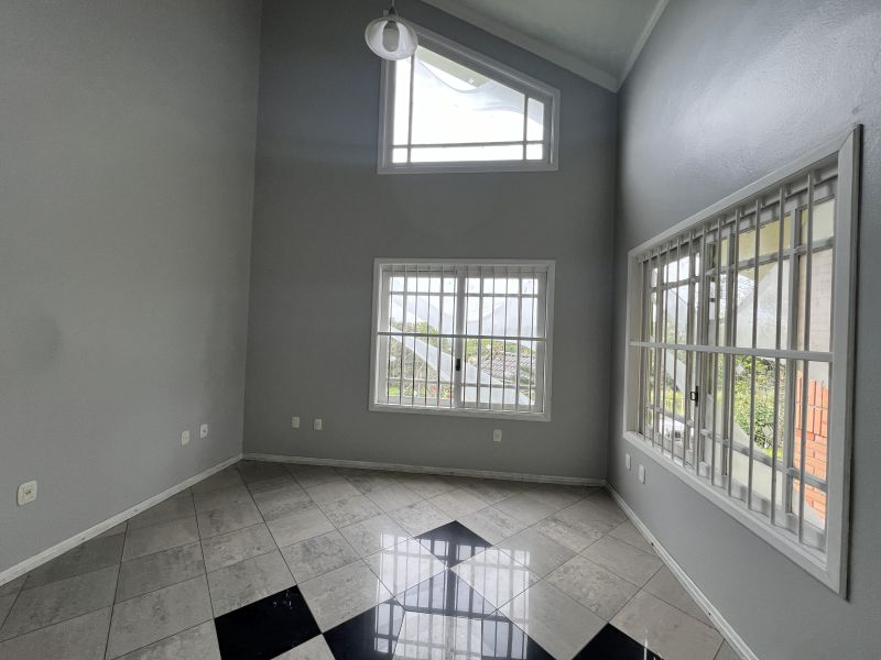 Casa com 4 quartos para alugar no bairro Petropolis, Taquara