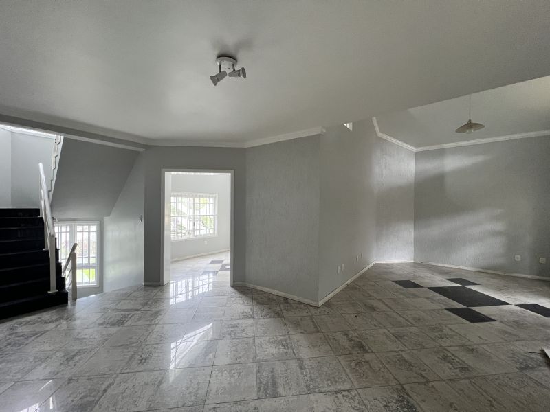 Casa com 4 quartos para alugar no bairro Petropolis, Taquara