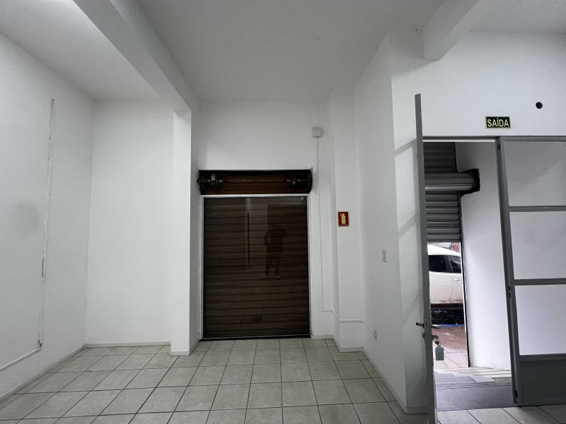 Sala com 1 banheiro para alugar no bairro Centro, Taquara