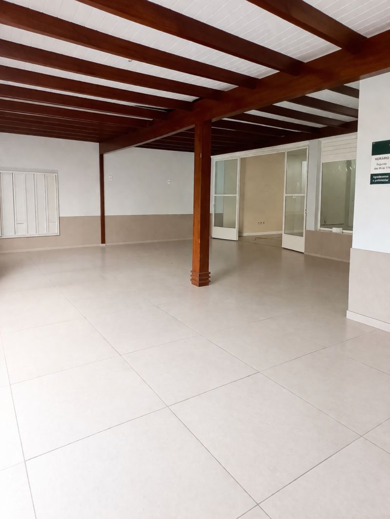Sala com 5 banheiros e 363m² para alugar no bairro Centro, Parobe