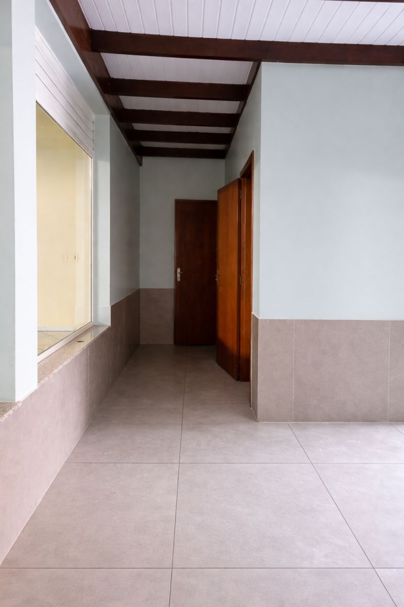 Sala com 5 banheiros e 363m² para alugar no bairro Centro, Parobe