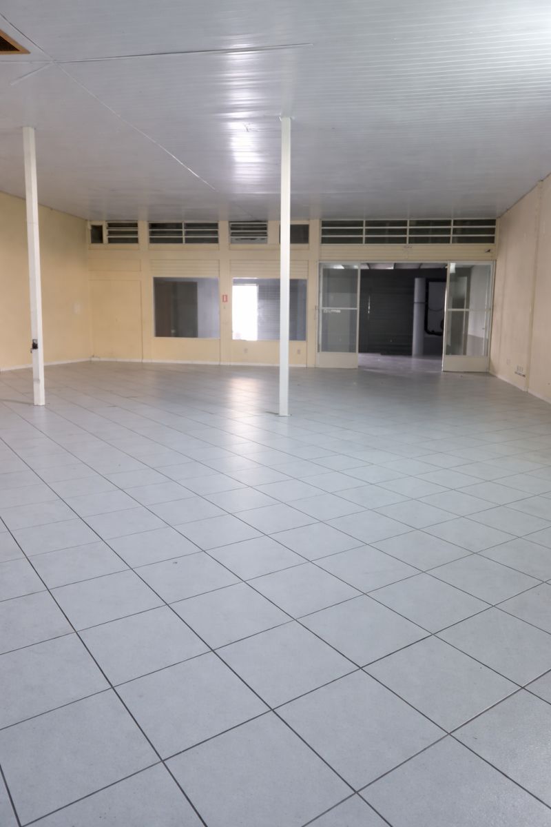 Sala com 5 banheiros e 363m² para alugar no bairro Centro, Parobe