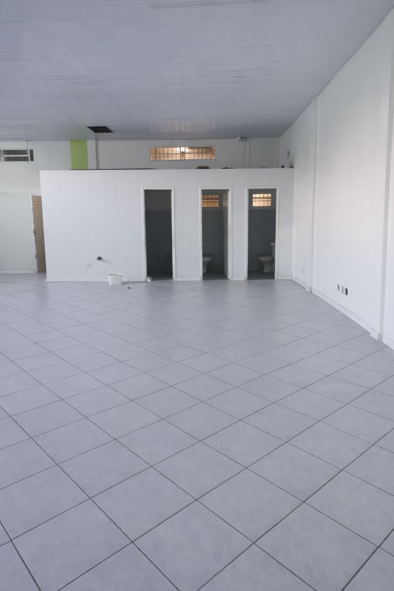Sala com 5 banheiros e 363m² para alugar no bairro Centro, Parobe
