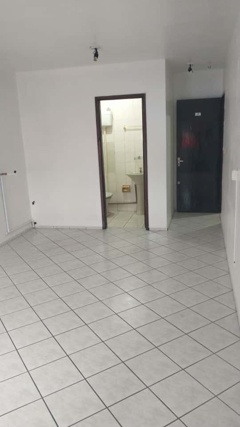 Kitnet para alugar no bairro Centro, Parobe