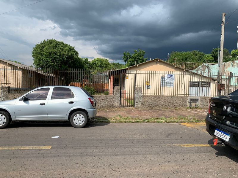 Casa com 2 quartos e 1 banheiro para alugar no bairro Cohab, Parobe