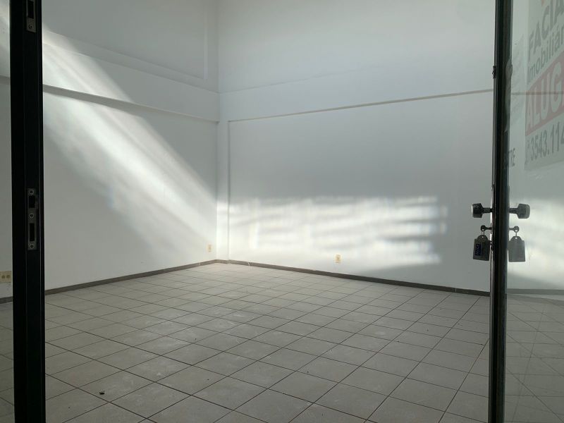 Sala para alugar no bairro Centro, Parobe