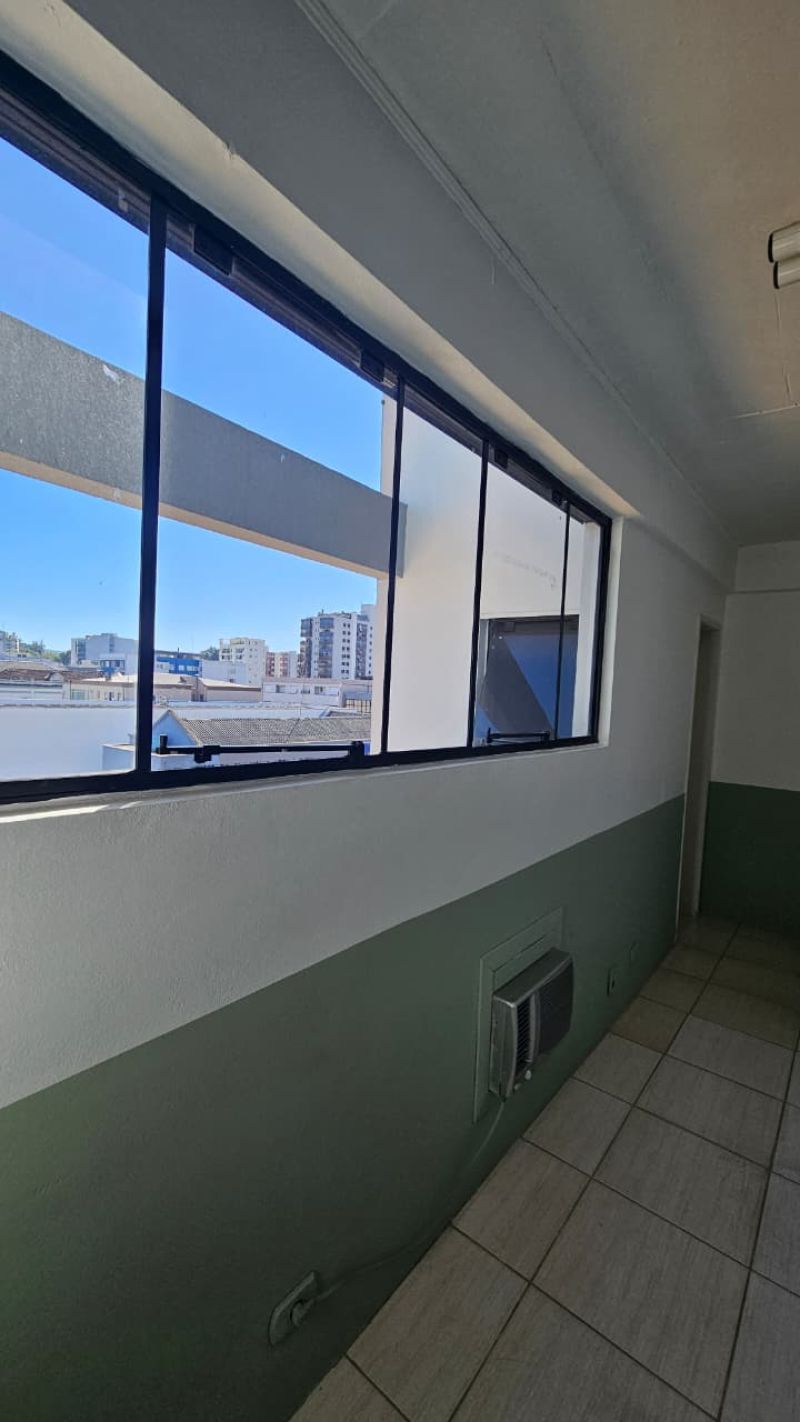 Sala com 1 banheiro para alugar no bairro Centro, Taquara