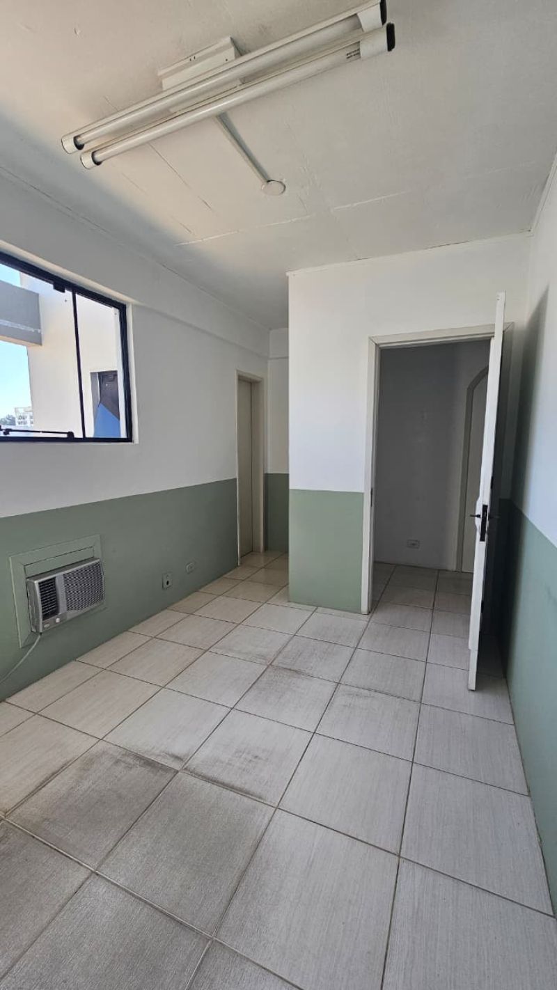Sala com 1 banheiro para alugar no bairro Centro, Taquara