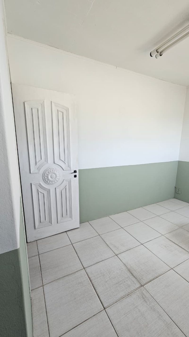 Sala com 1 banheiro para alugar no bairro Centro, Taquara