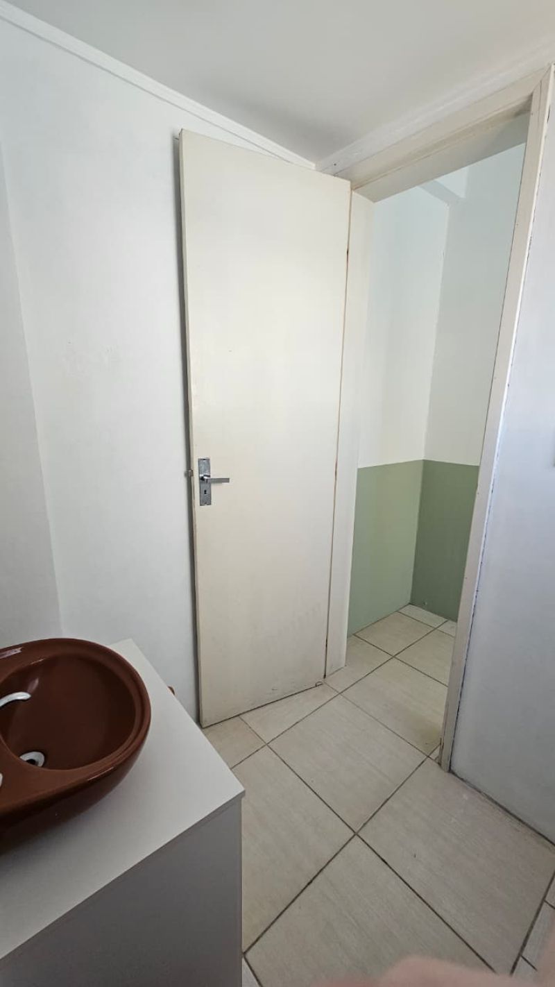 Sala com 1 banheiro para alugar no bairro Centro, Taquara