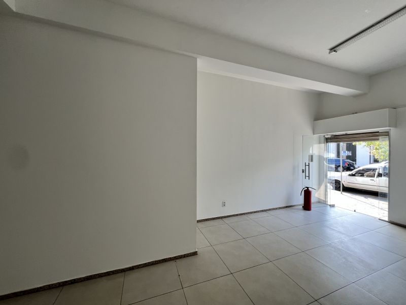 Sala com 1 banheiro para alugar no bairro Centro, Taquara
