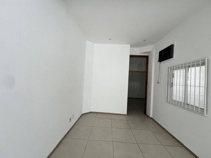 Sala com 1 banheiro para alugar no bairro Centro, Taquara