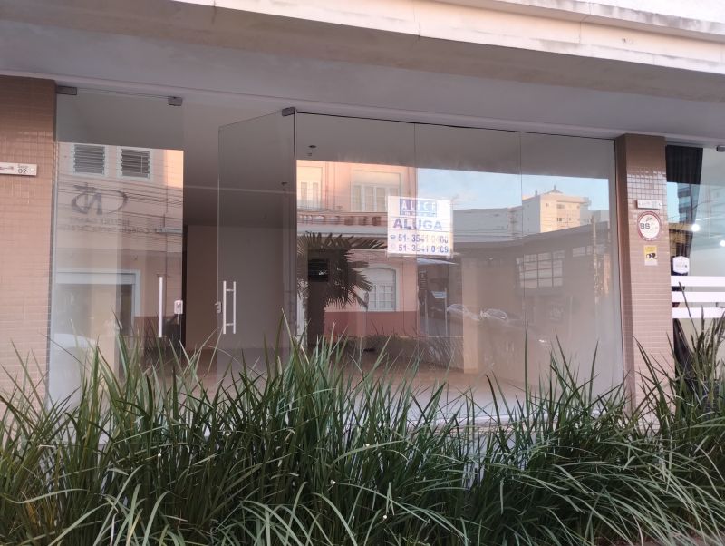 Sala com 1 banheiro para alugar no bairro Centro, Taquara