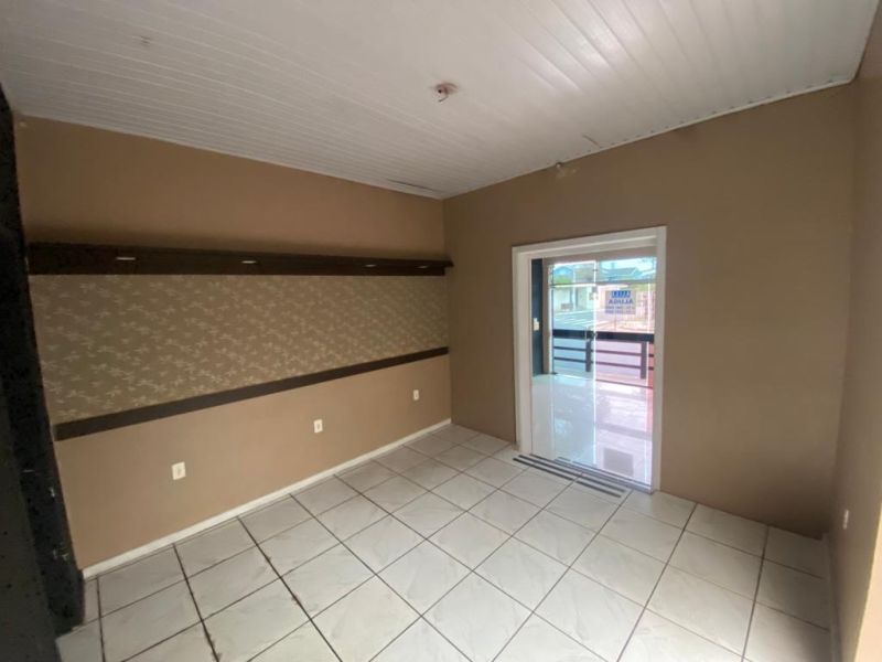 Sala com 3 banheiros para alugar no bairro Morro do Leoncio, Taquara