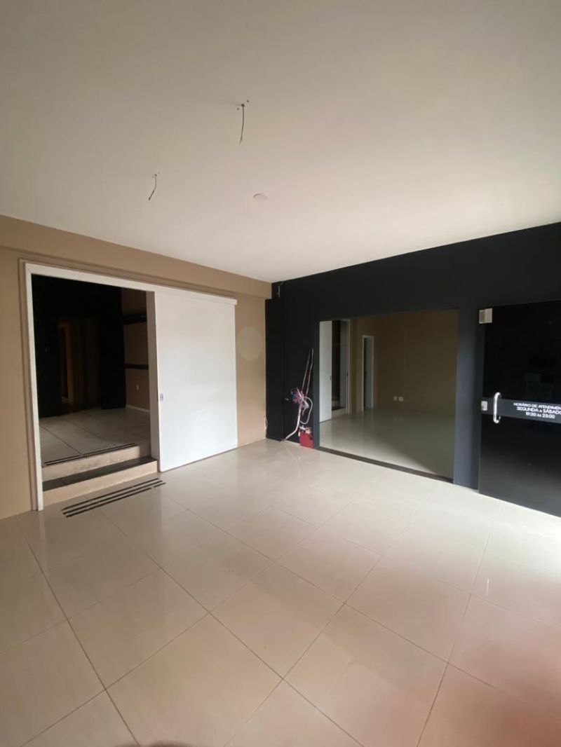 Sala com 3 banheiros para alugar no bairro Morro do Leoncio, Taquara