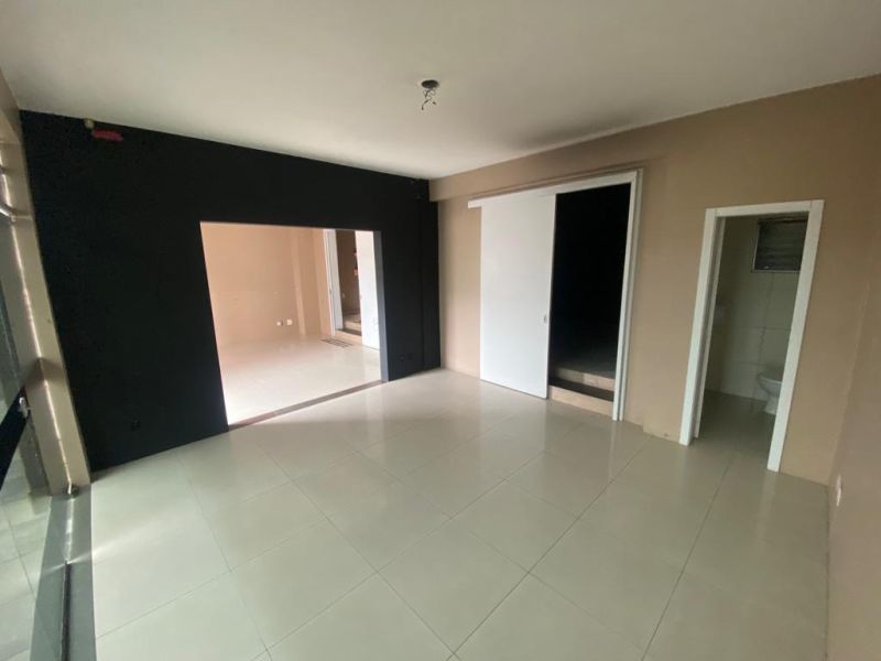 Sala com 3 banheiros para alugar no bairro Morro do Leoncio, Taquara