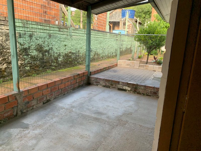 Casa com 2 quartos e 2 banheiros para alugar no bairro Centro, Parobe