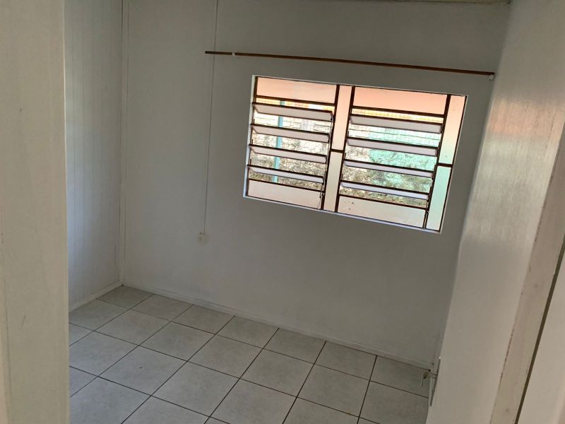 Casa com 2 quartos e 2 banheiros para alugar no bairro Centro, Parobe